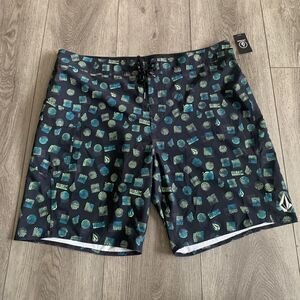 Volcom manic 2 board shorts 20 great for the beach
